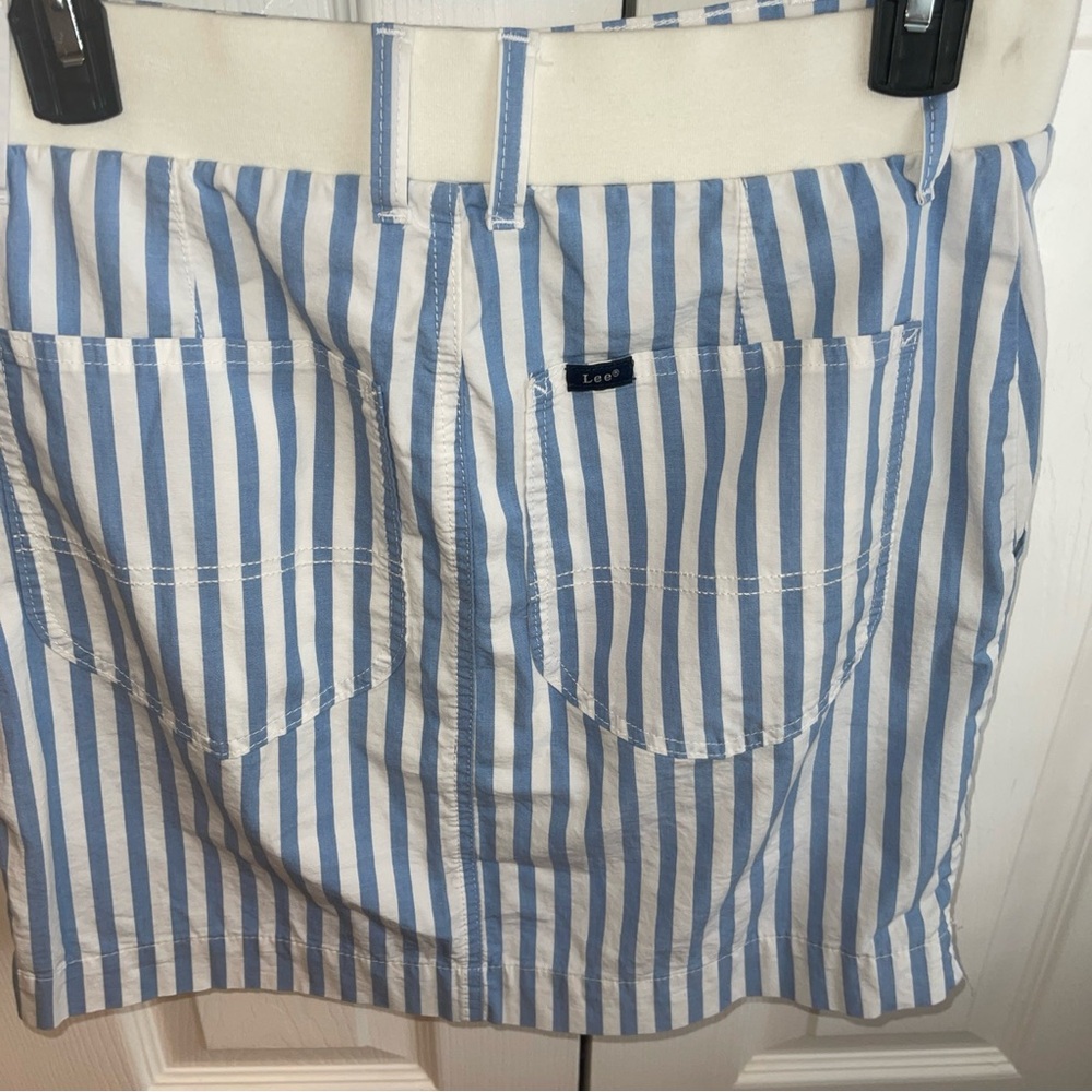 Lee brand blue white striped skort, medium rise size medium elastic waist